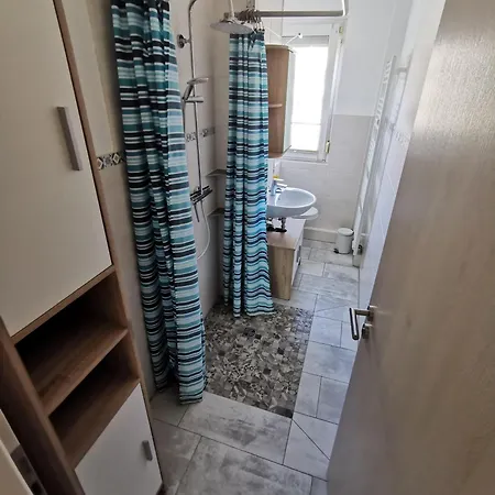 Moderne Mit Seeblick Und Balkon Im Eg * Mucheln